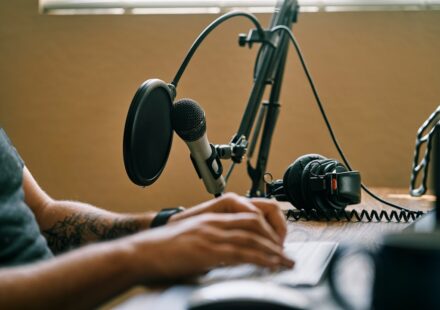 ai voiceover side hustle for beginners