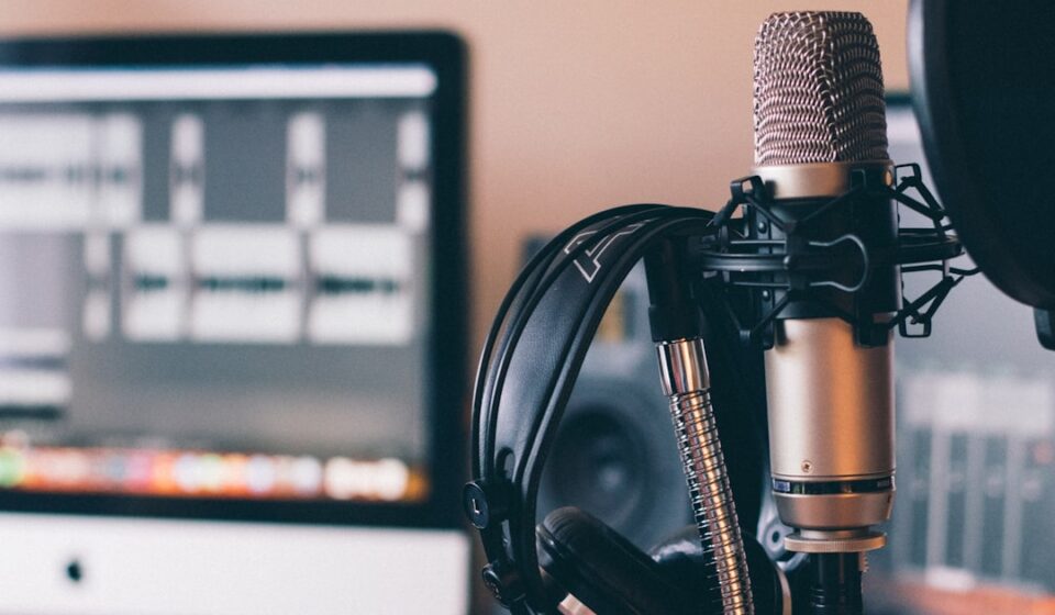 ElevenLabs vs Murf: Which AI Voice Tool Makes You More Money in 2026? elevenlabs vs murf